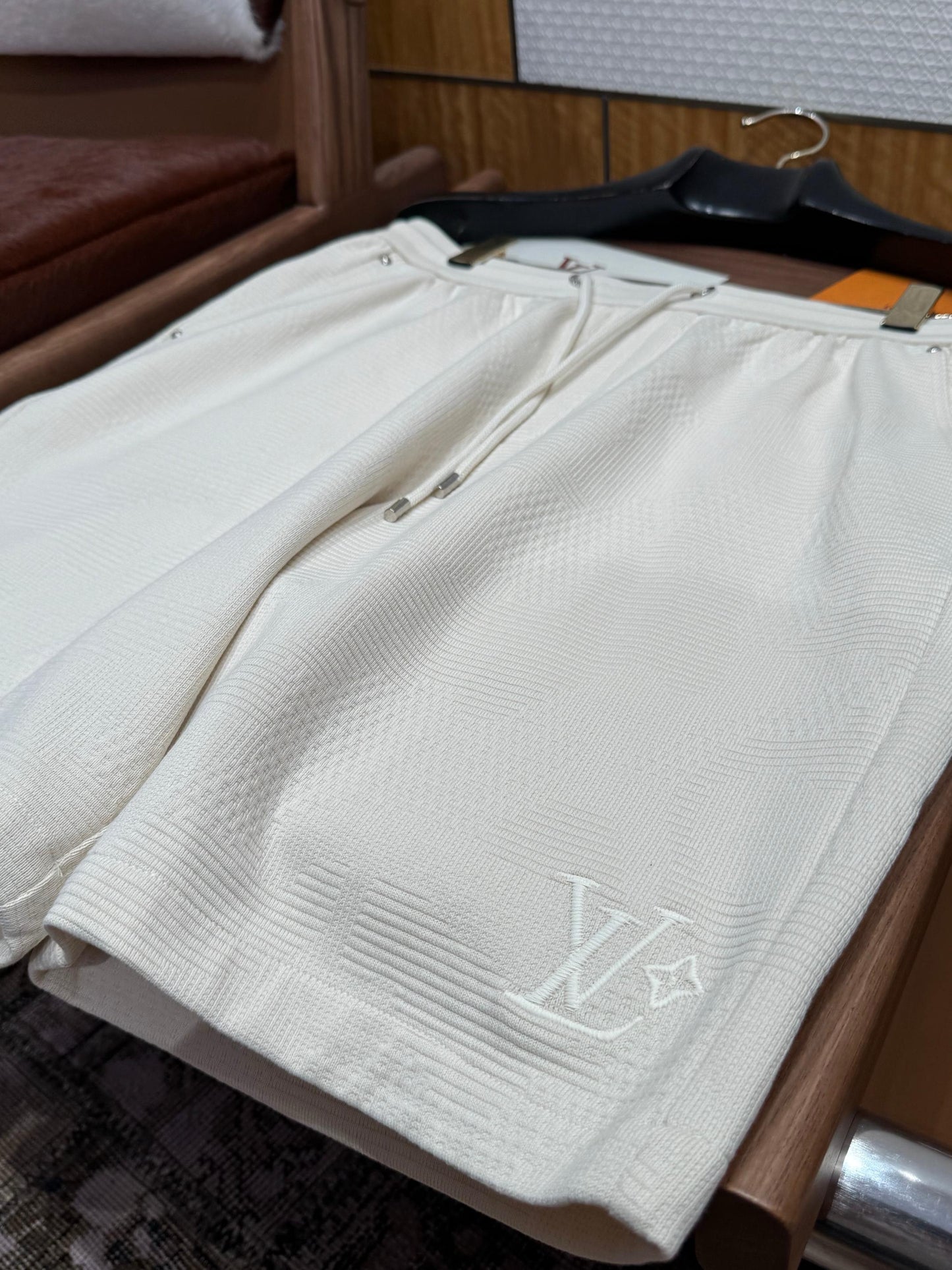 LOU SHORTS