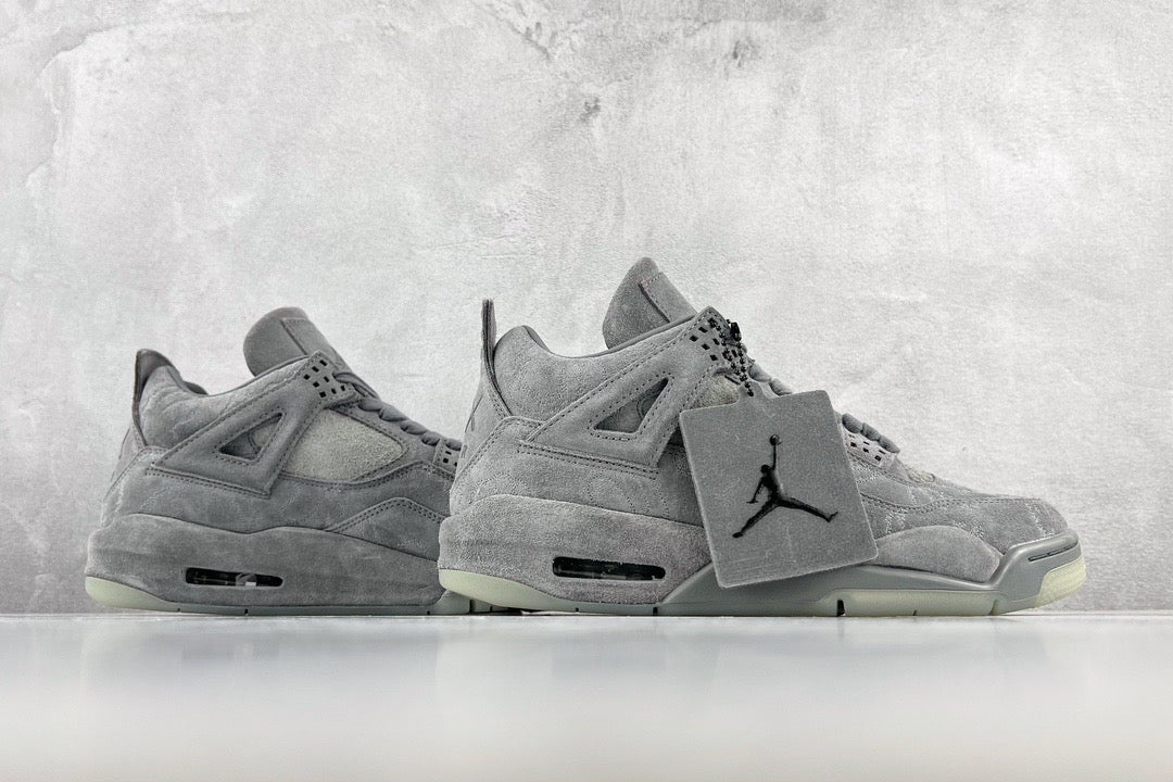 NIKE JORDAN 4