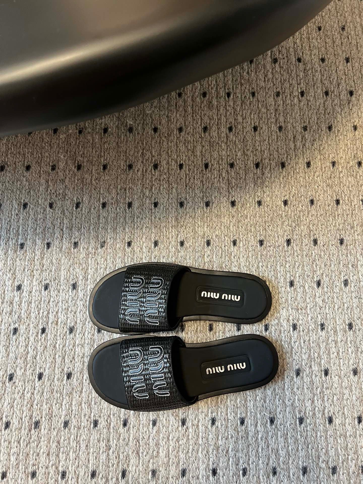 MIU M SLIDES
