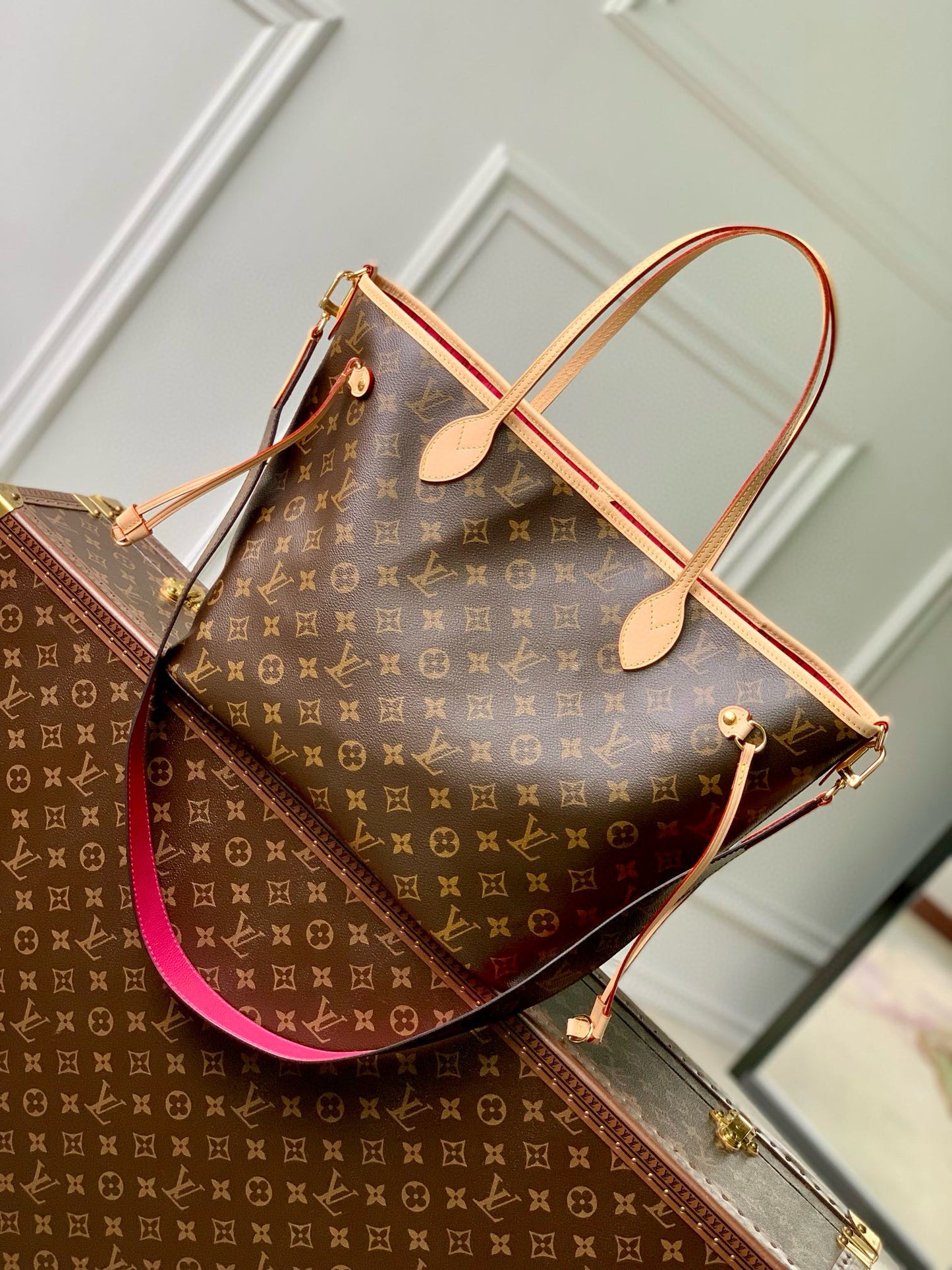 LOU NEVERFULL INSIDE OUT MM TOTE BAG