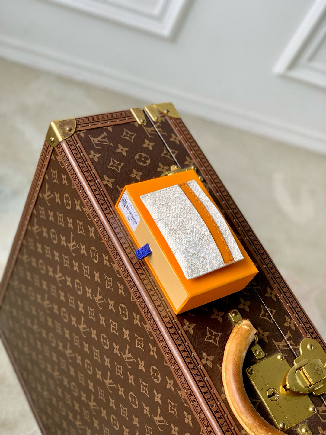 LOU CARD HOLDER