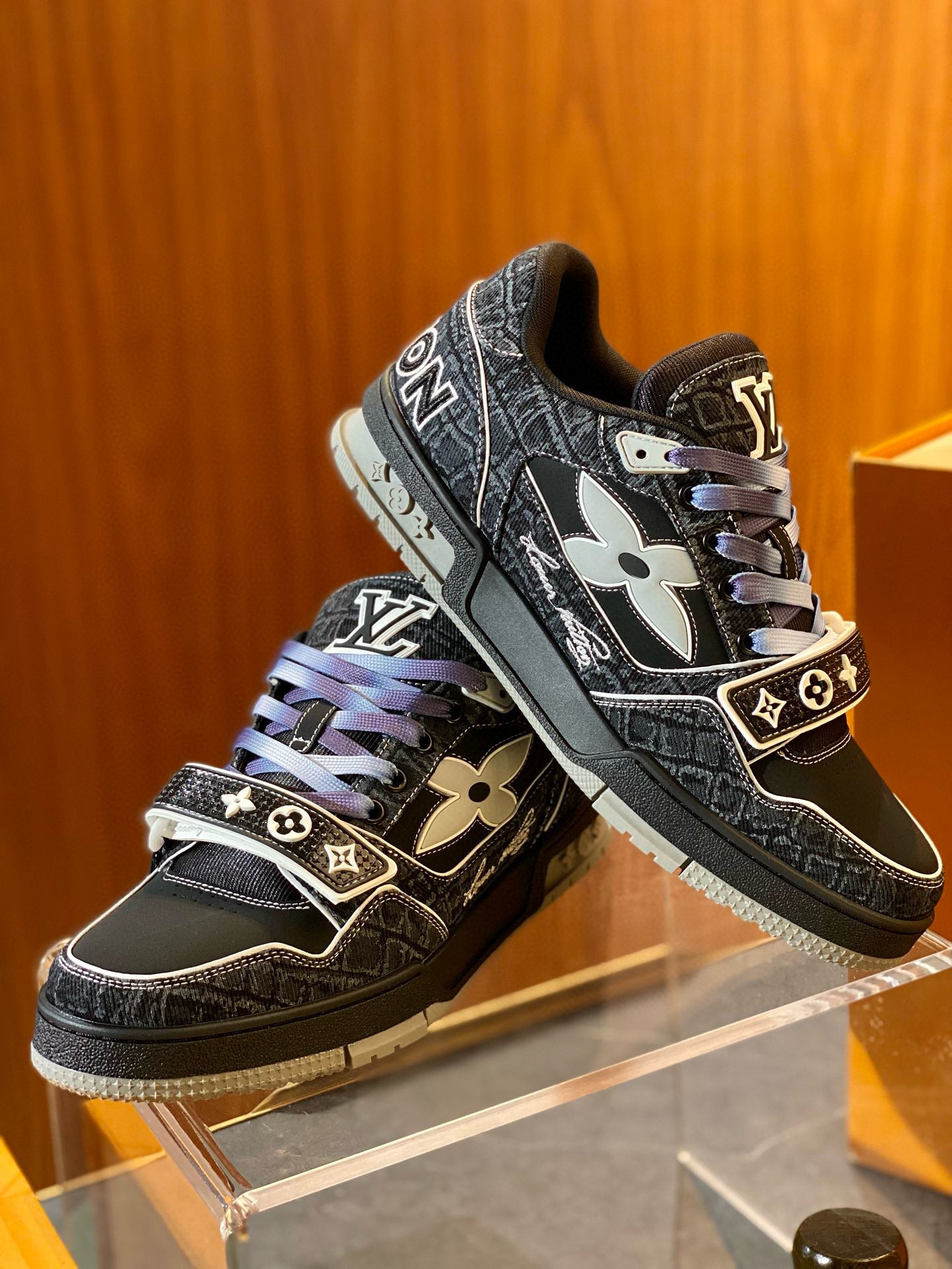 LOU TRAINERS