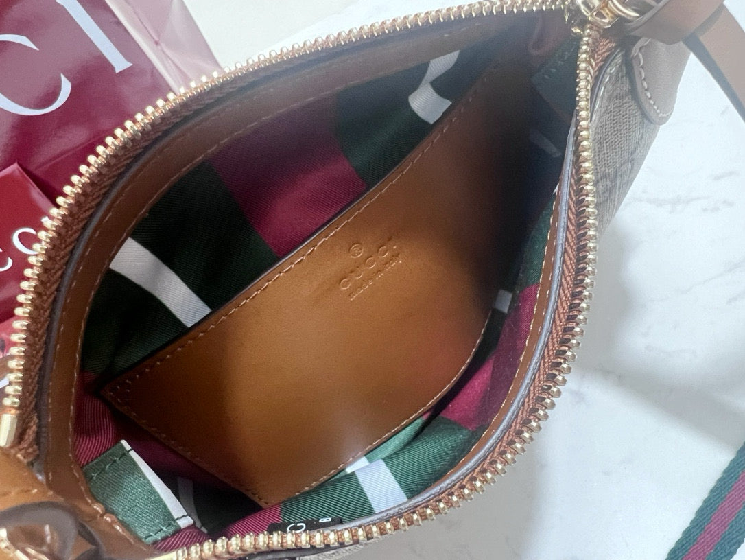 GG EMBLEM SMALL SHOULDER BAG