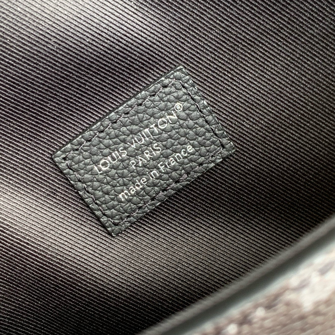 LOU STEAMER WEARABLE WALLET