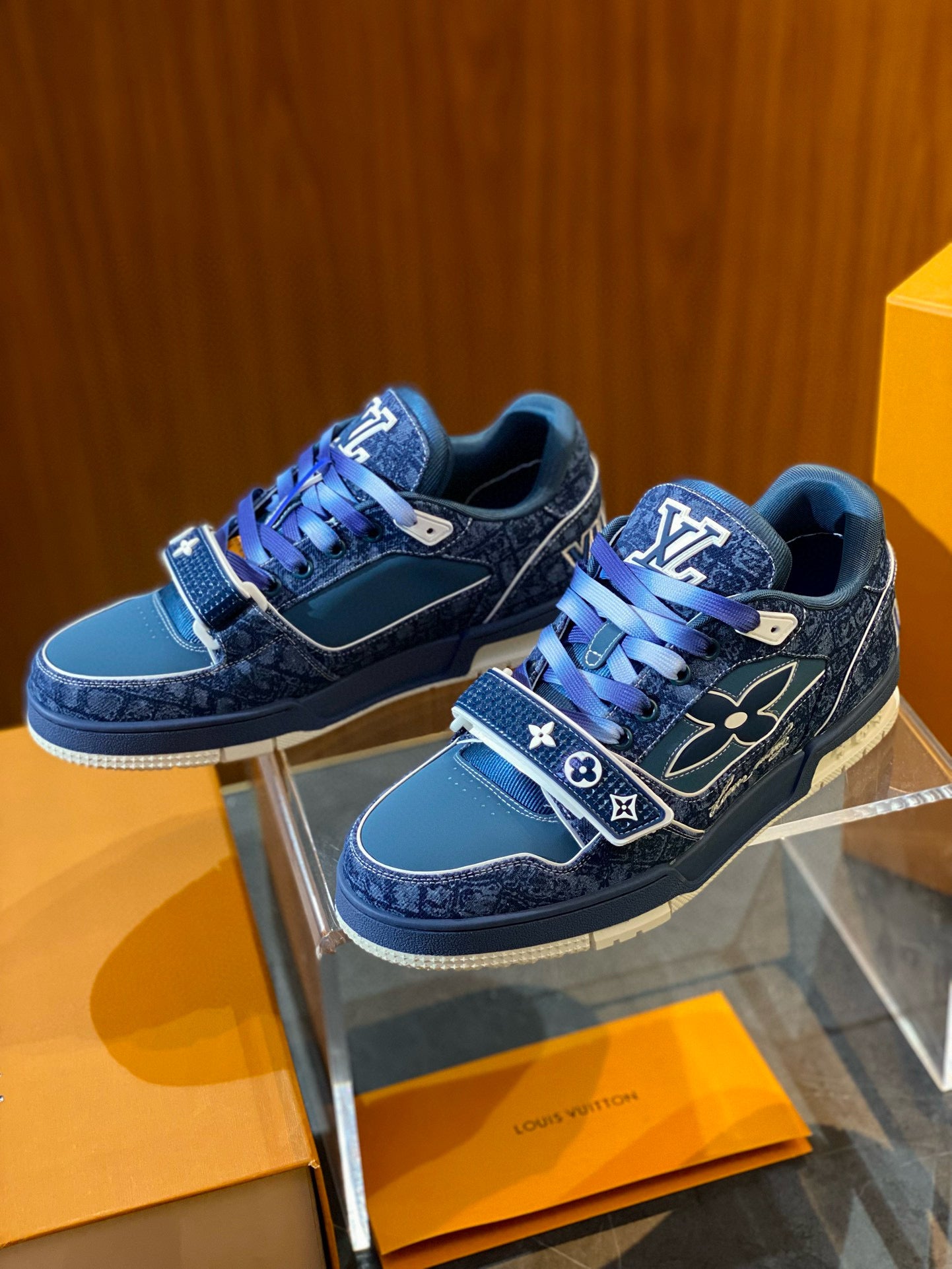 LOU TRAINERS