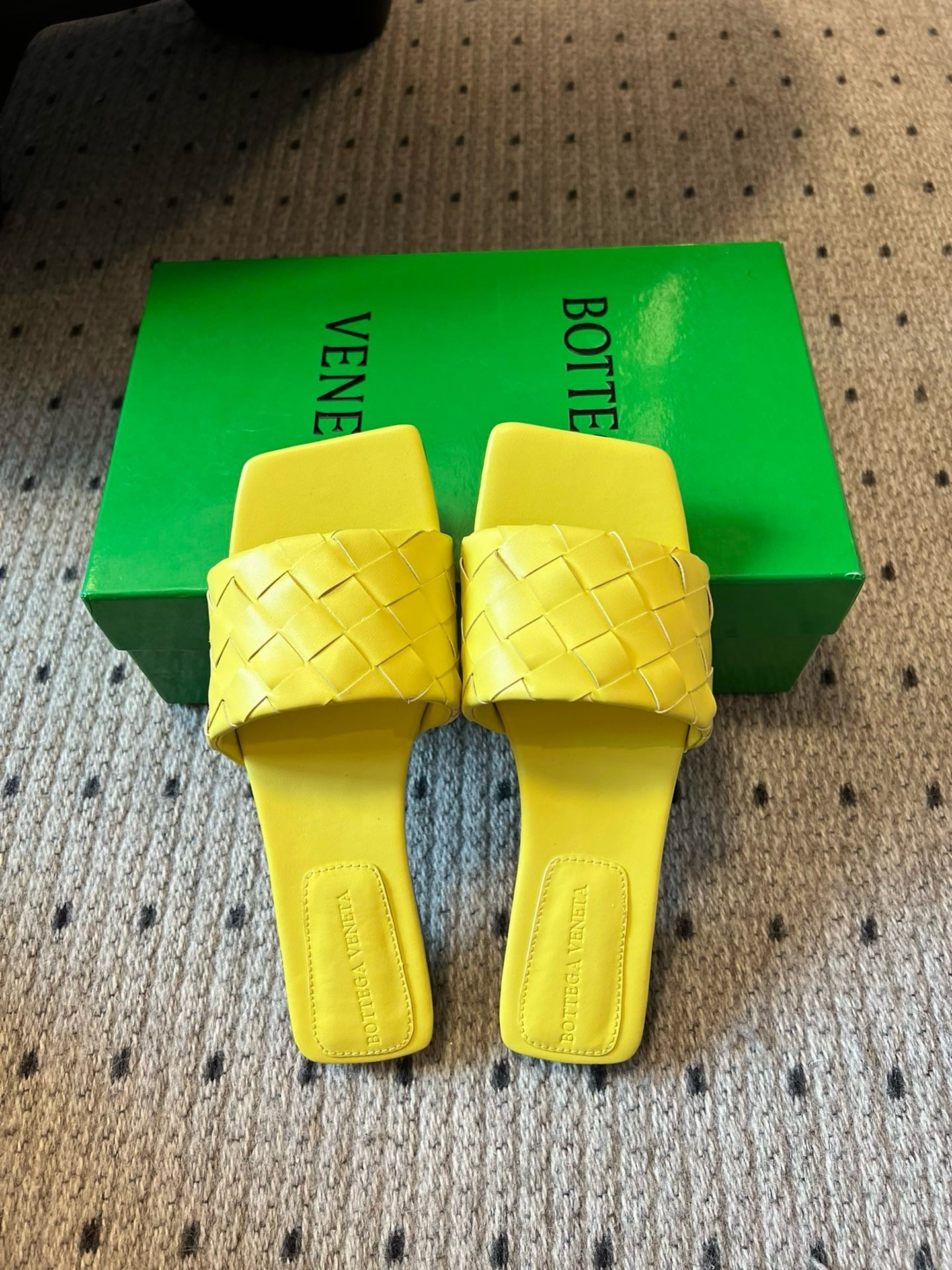 BOTT V SANDALS