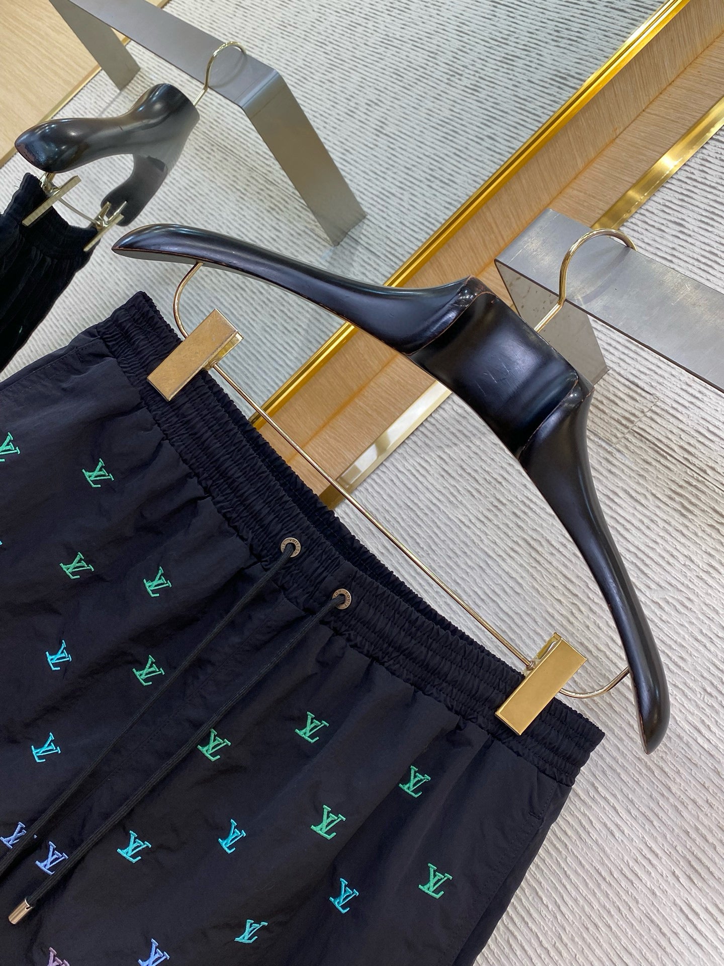 LOU SHORTS