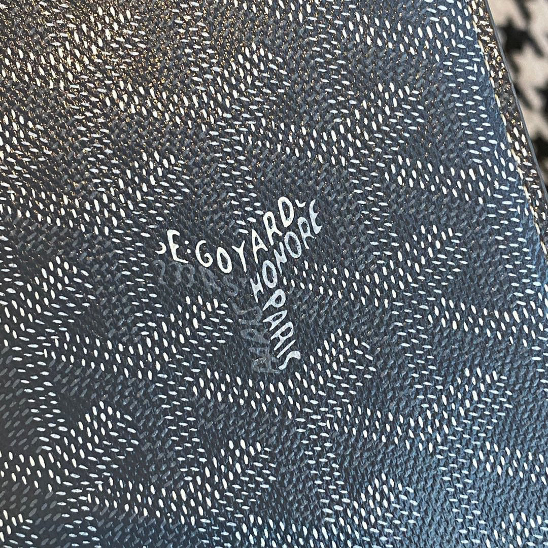 GOYA GRENELLE PASSPORT COVER