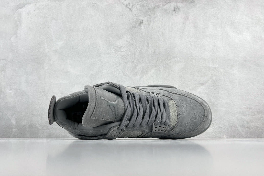 NIKE JORDAN 4