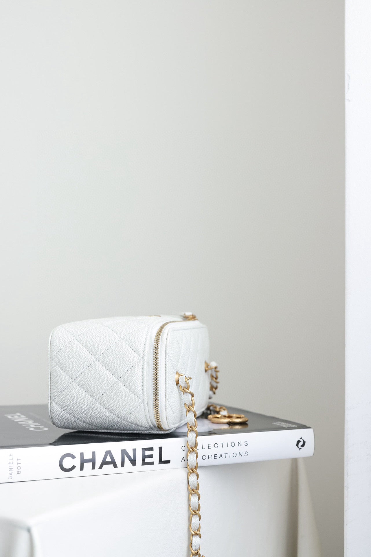 CC 24S VANITY BAG