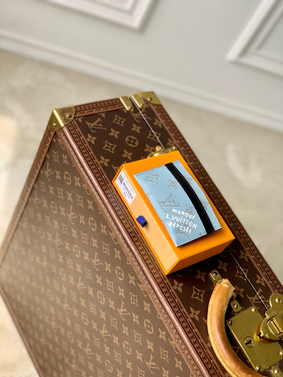LOU CARD HOLDER
