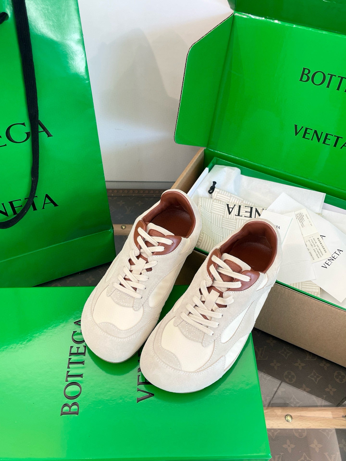 BOTT V ORBIT SNEAKER