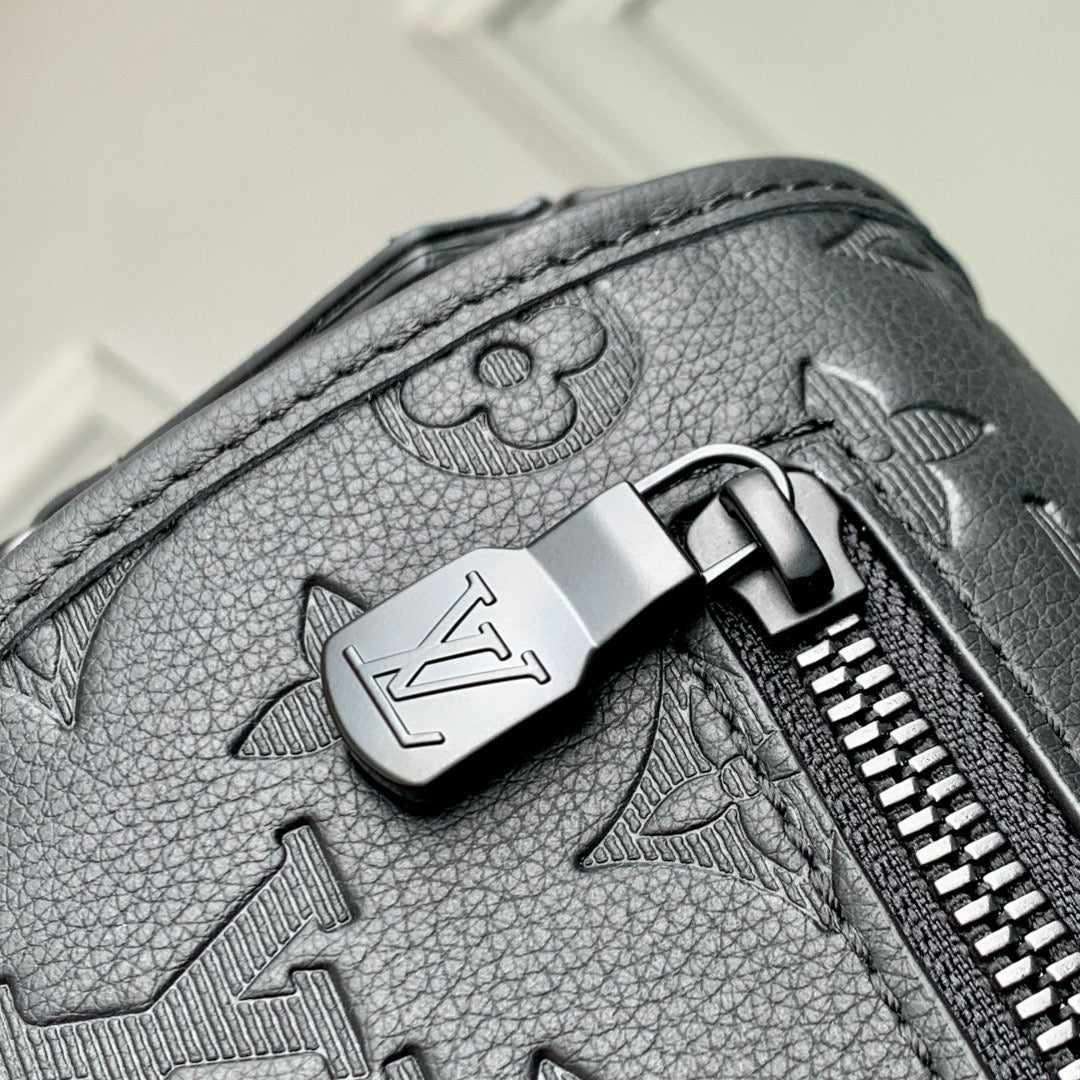 LOU PULSE MESSENGER BAG