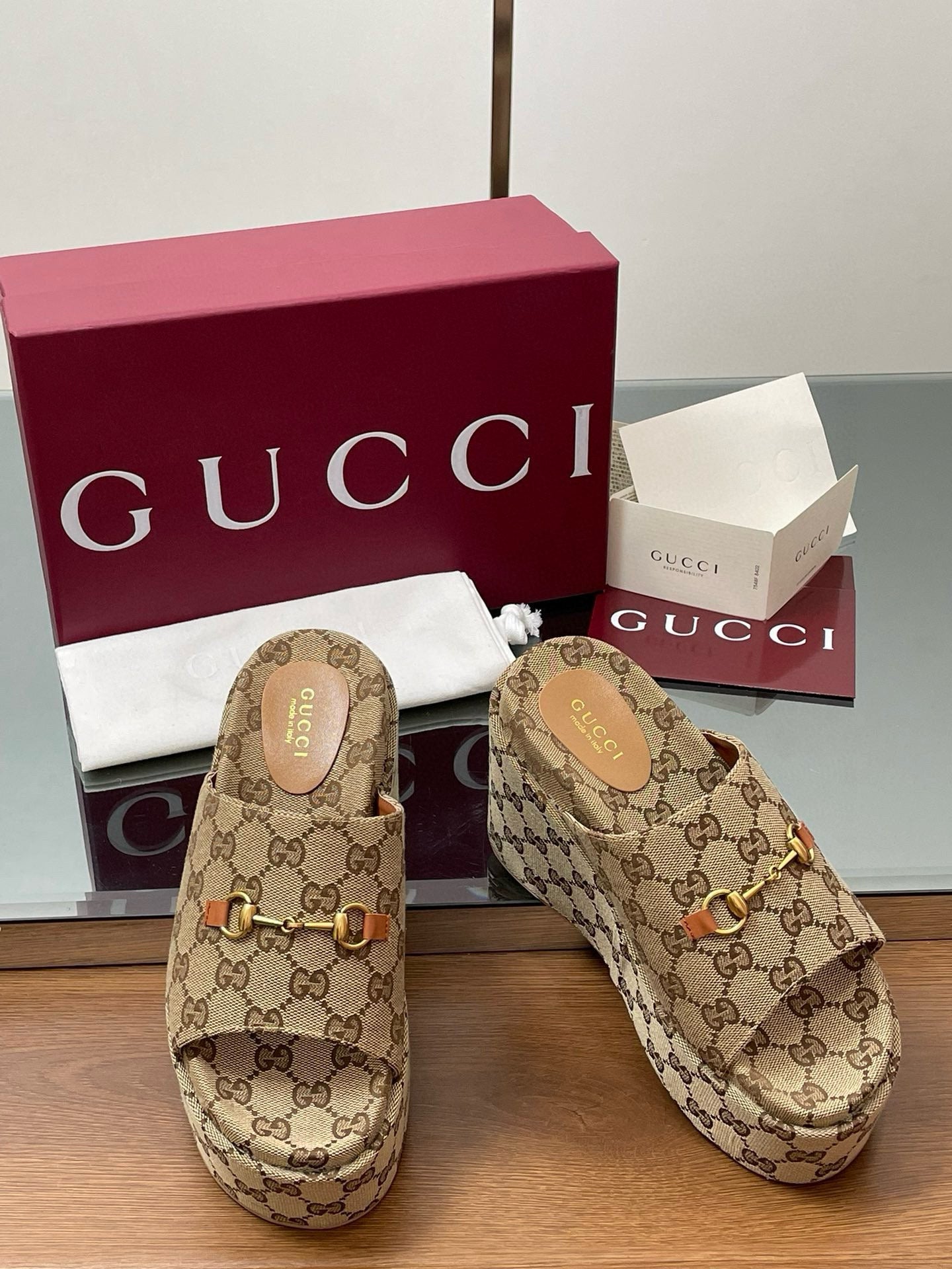 GG WEDGE SANDALS