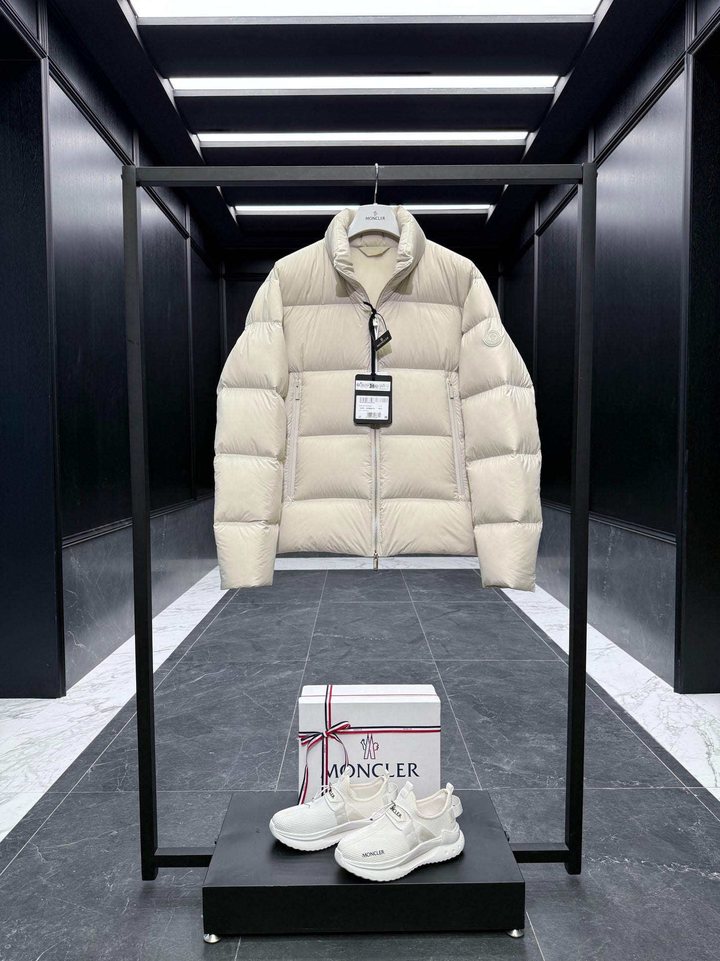 MONC TARN JACKET