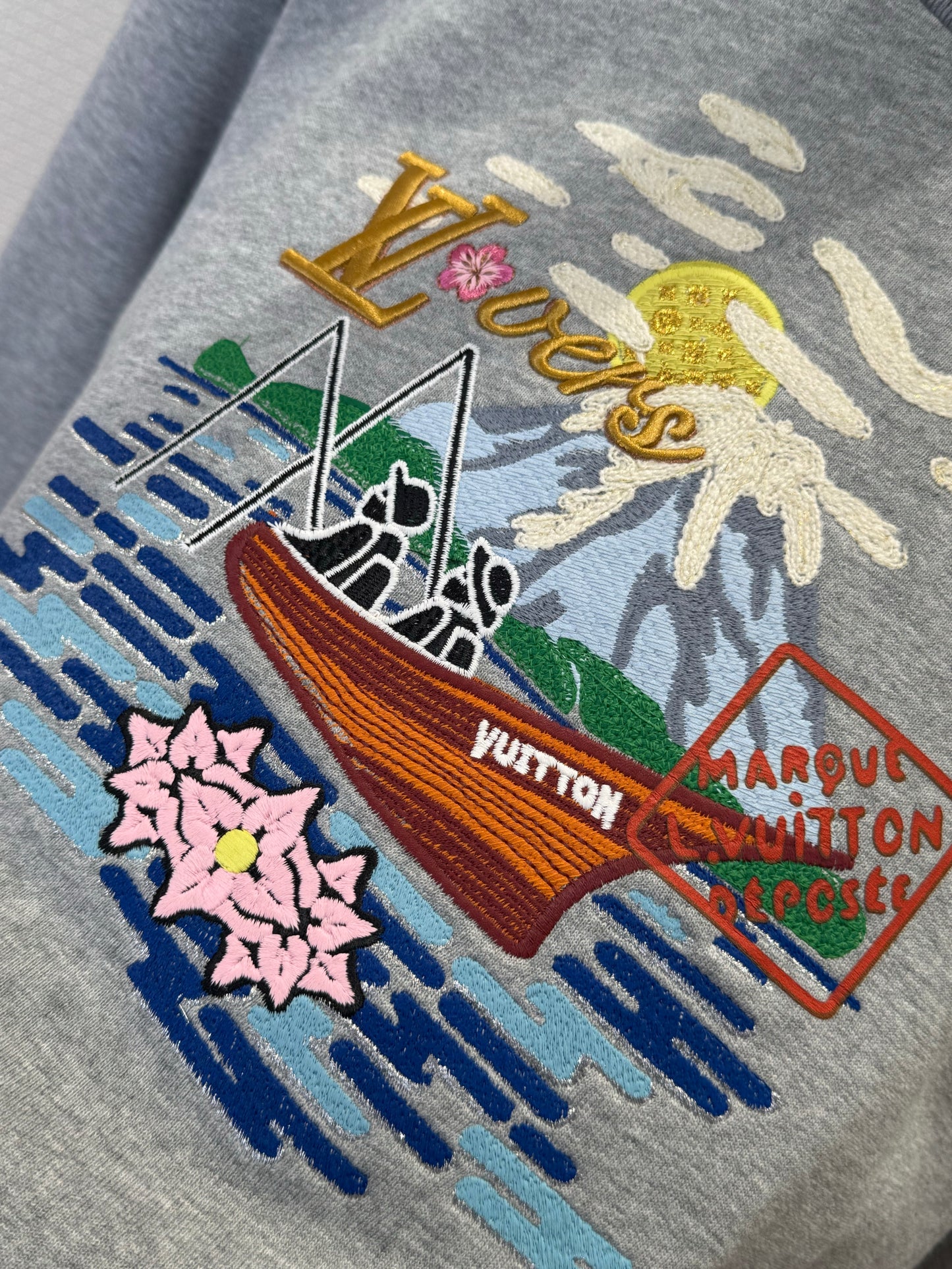 LOU SWEATSHIRT