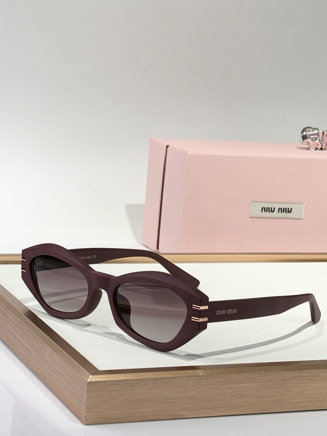 MIU M SUNGLASSES