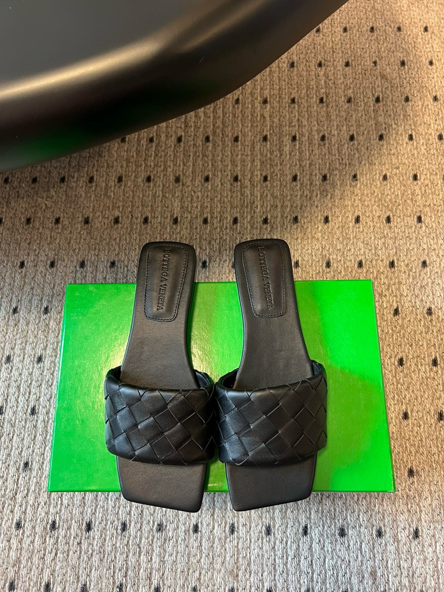 BOTT V SANDALS