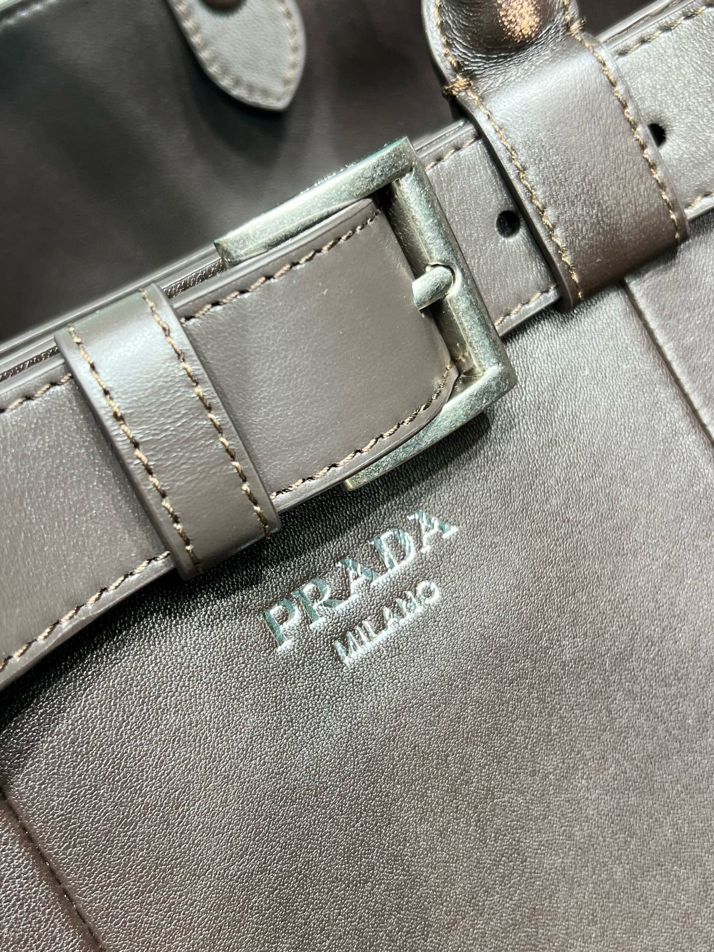 PD BUCKLE NAPPA LEATHER BAG