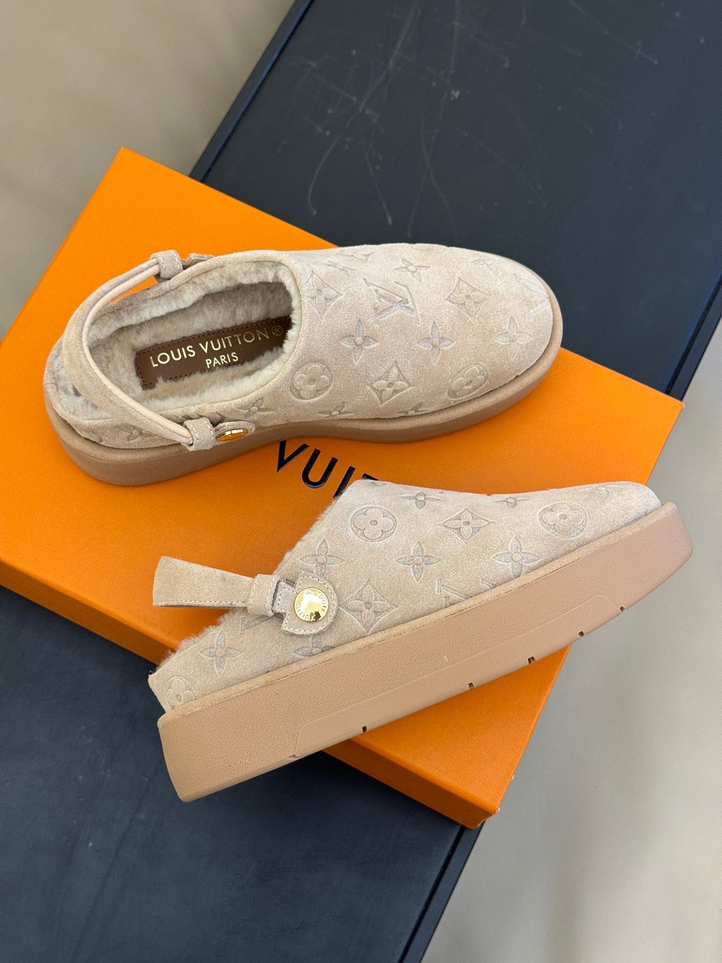 LOU ASPEN CLOGS