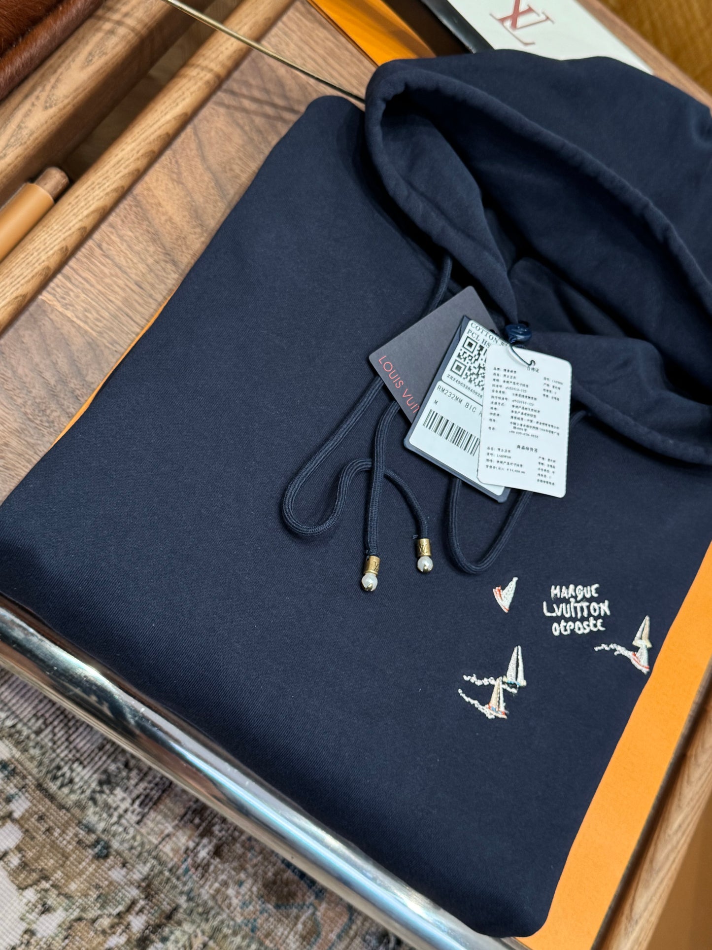 LOU HOODIE