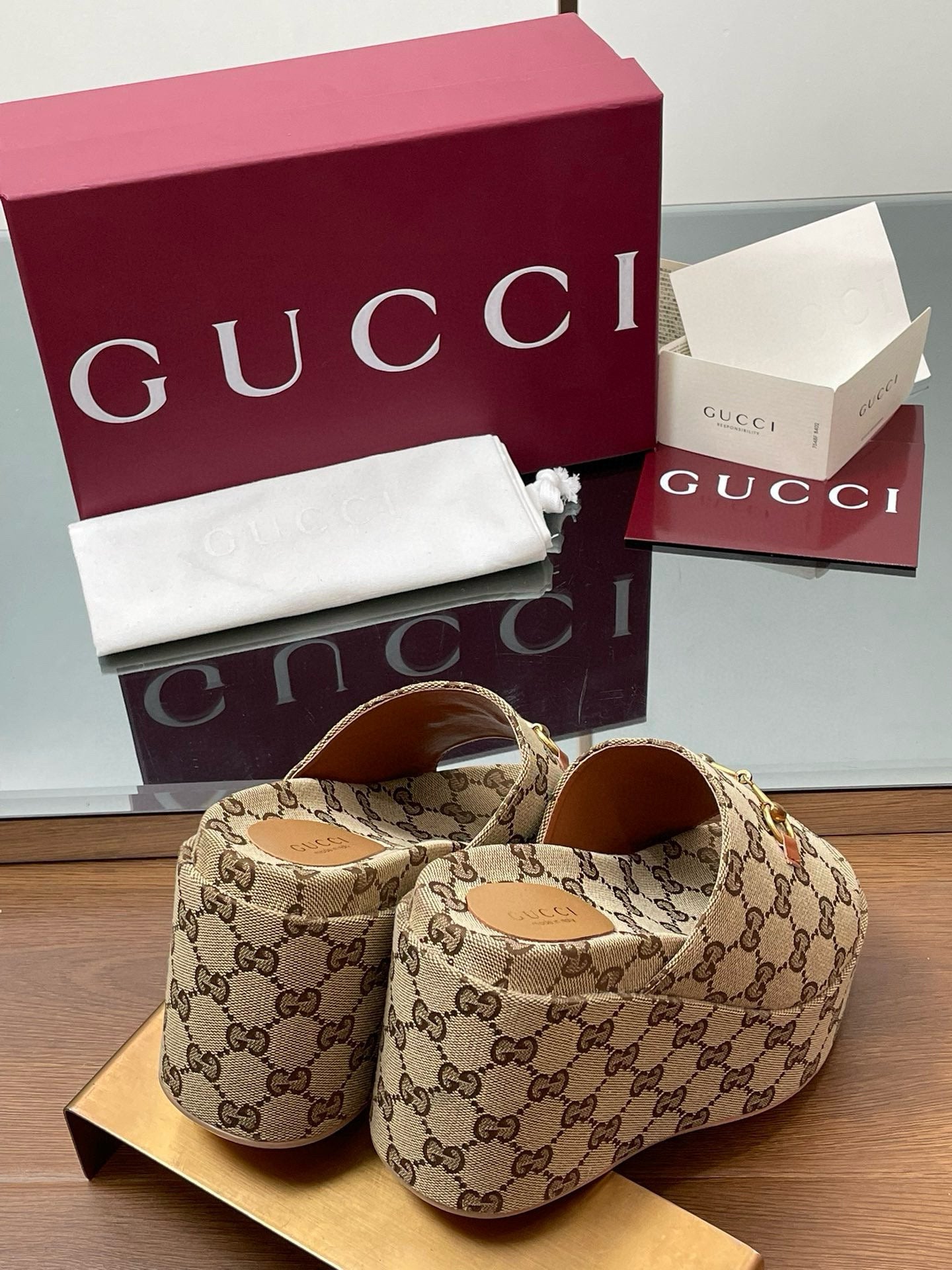 GG WEDGE SANDALS