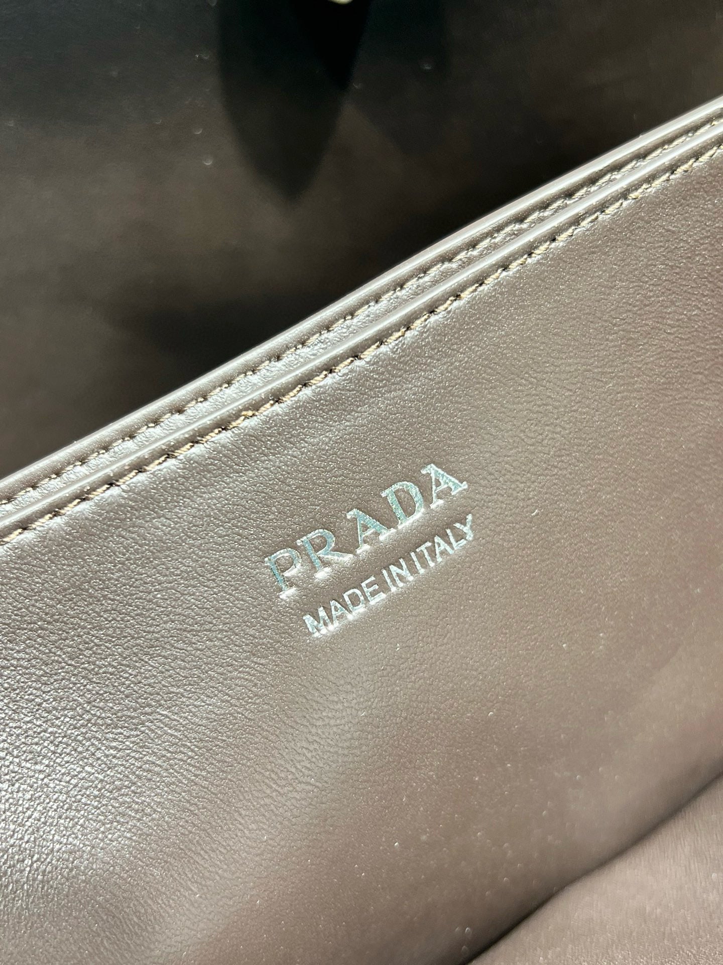 PD BUCKLE NAPPA LEATHER BAG