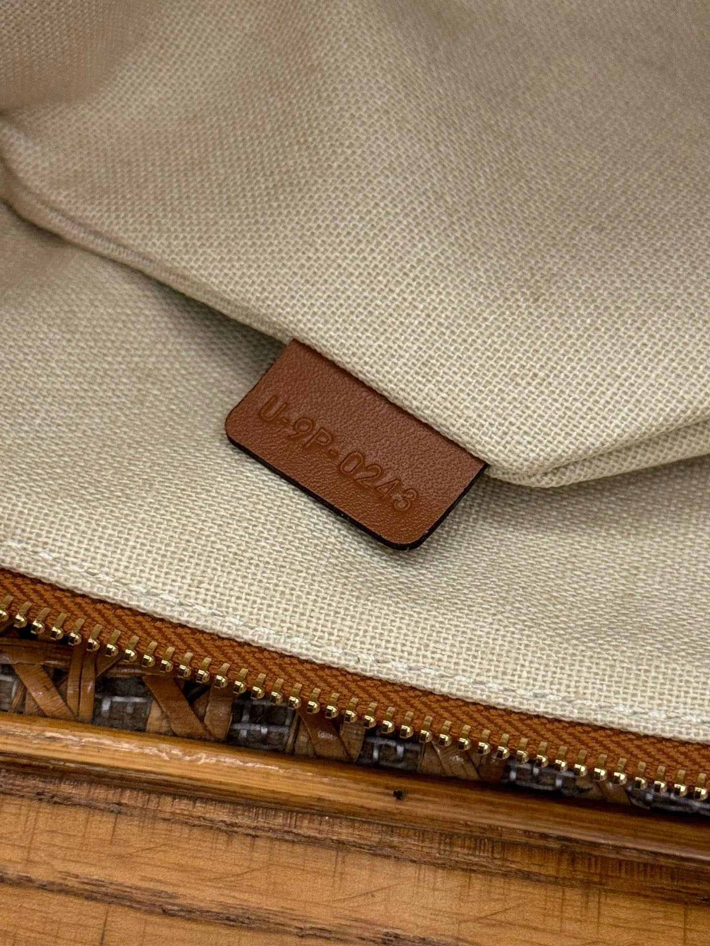CEL SMALL POUCH WITH STRAP