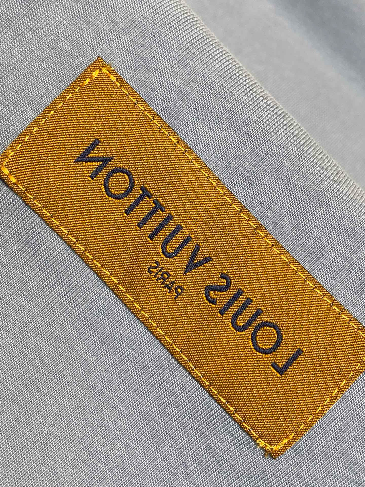 LOU T-SHIRT