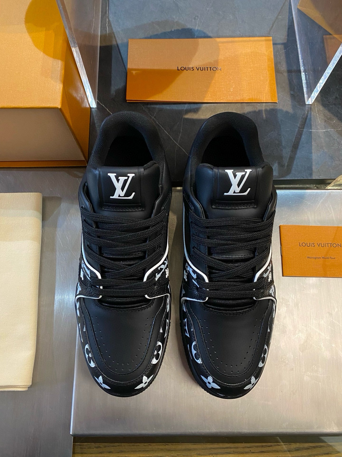 LOU TRAINERS