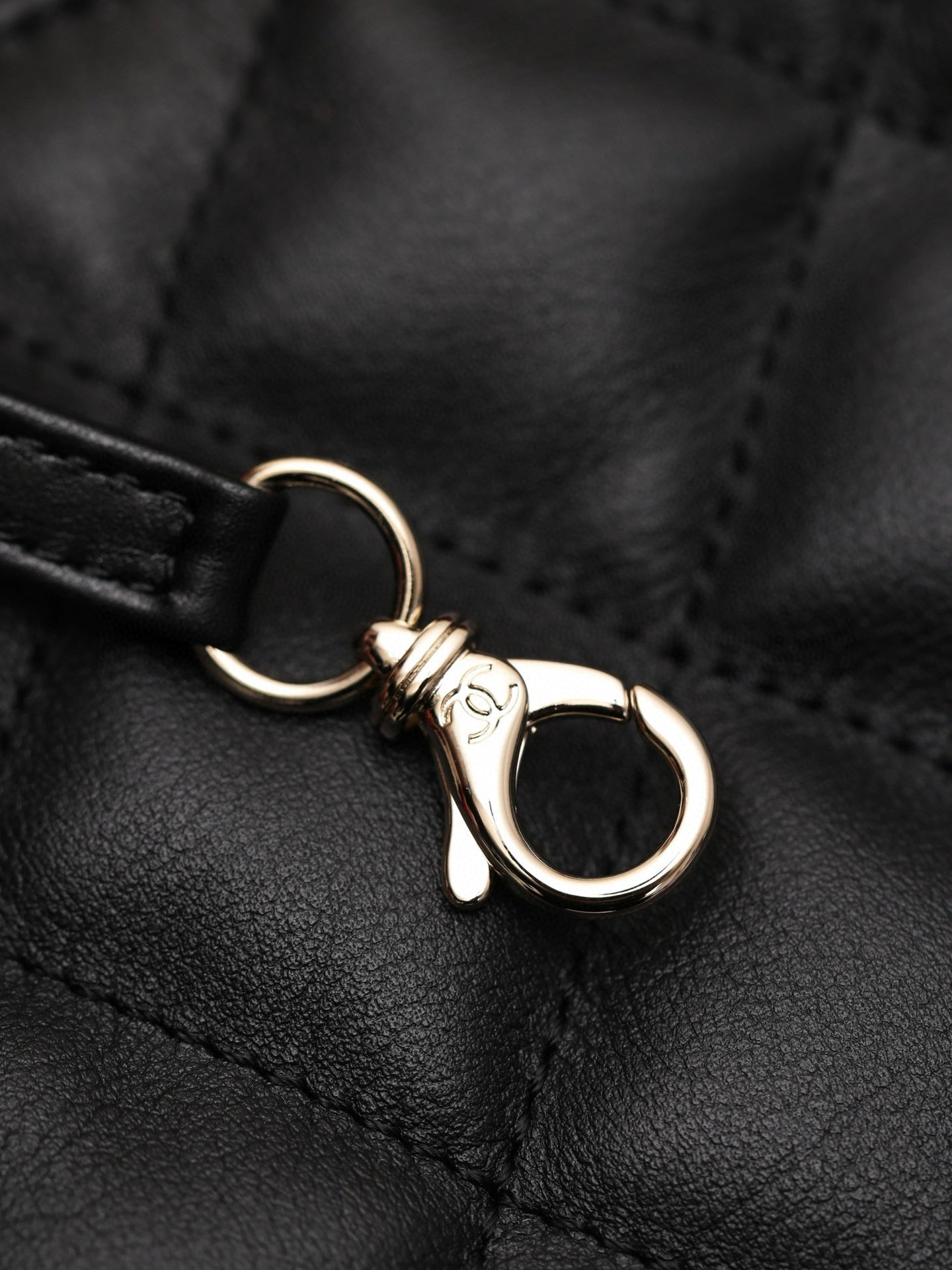 CC 23B MAXI HOBO BAG