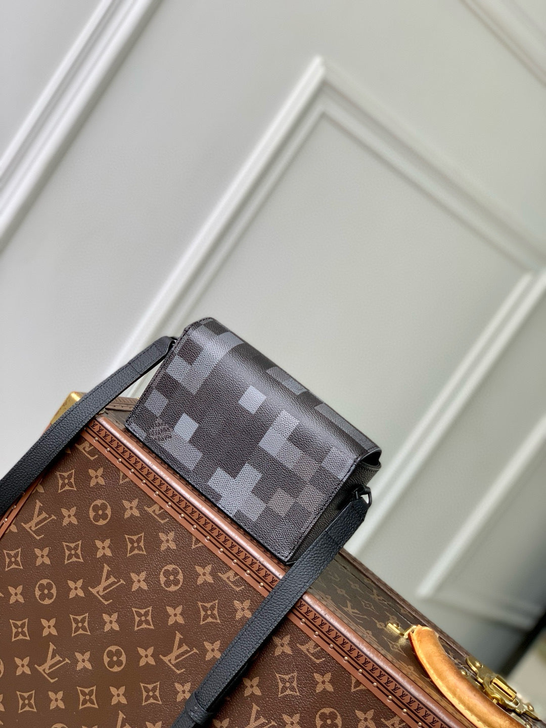 LOU STEAMER WEARABLE WALLET