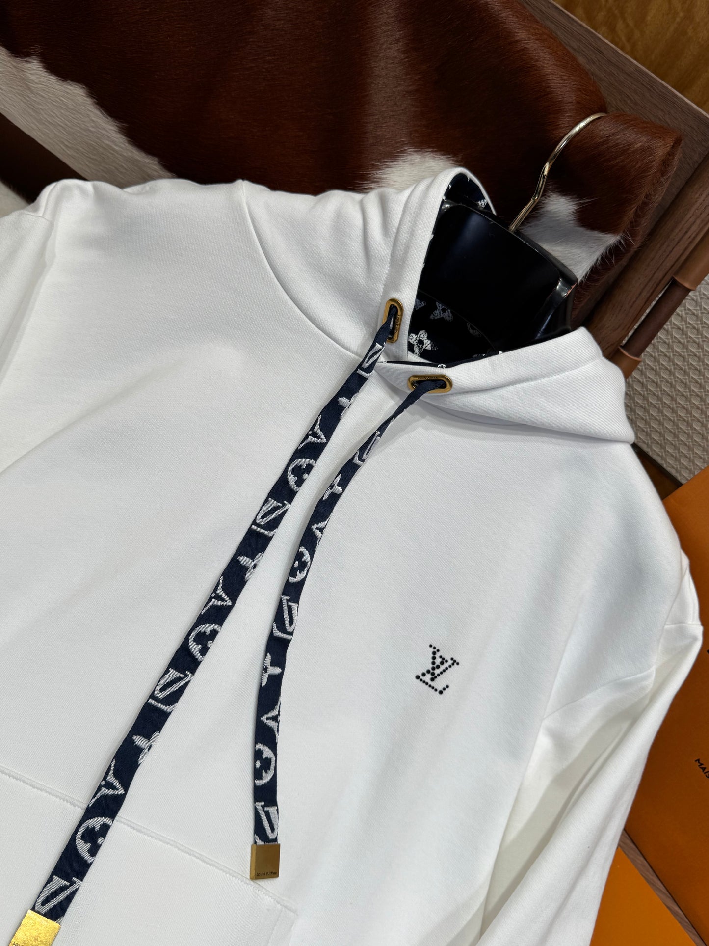 LOU HOODIE