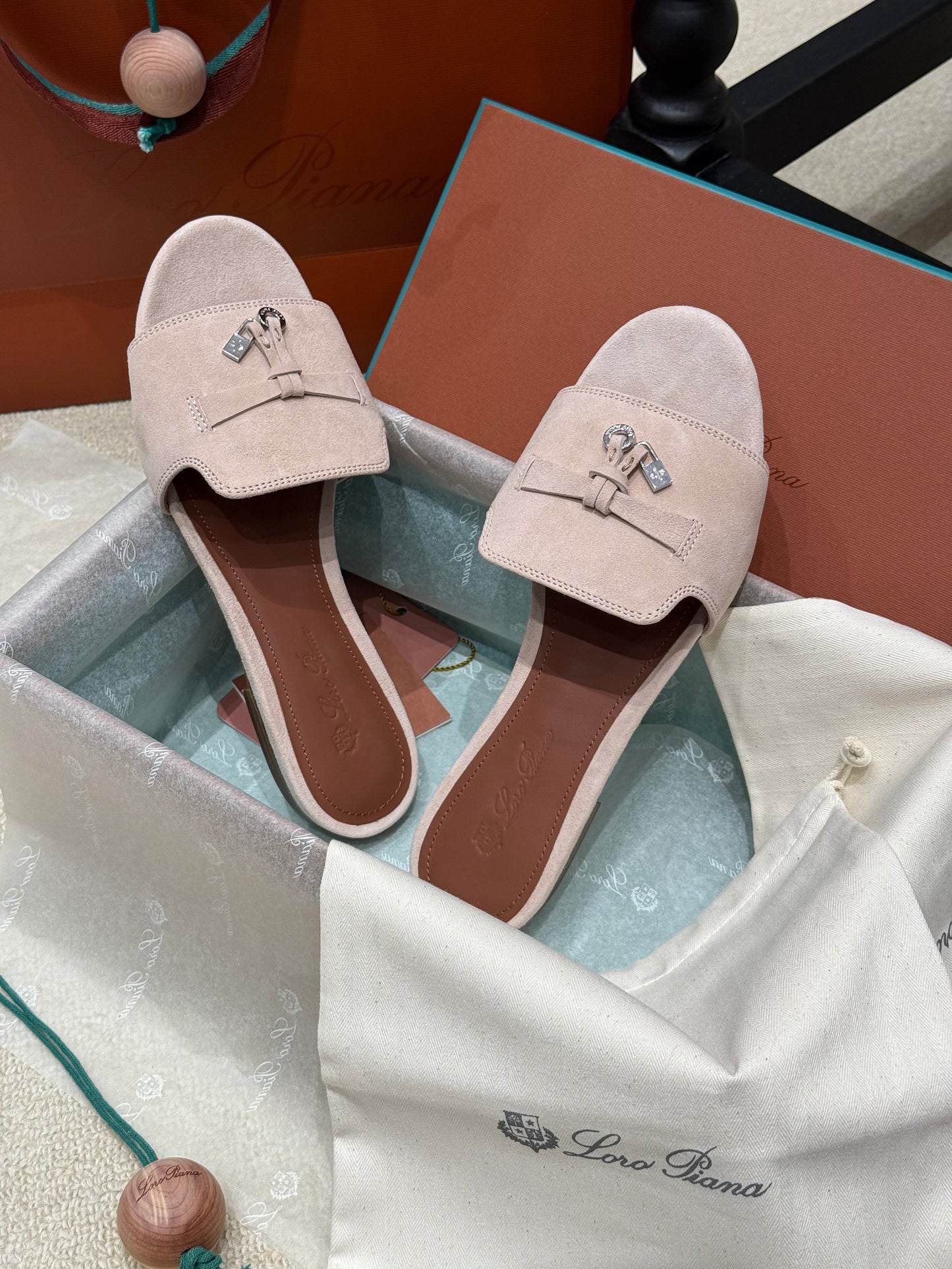 LORO P SUMMER CHARM SLIPPER