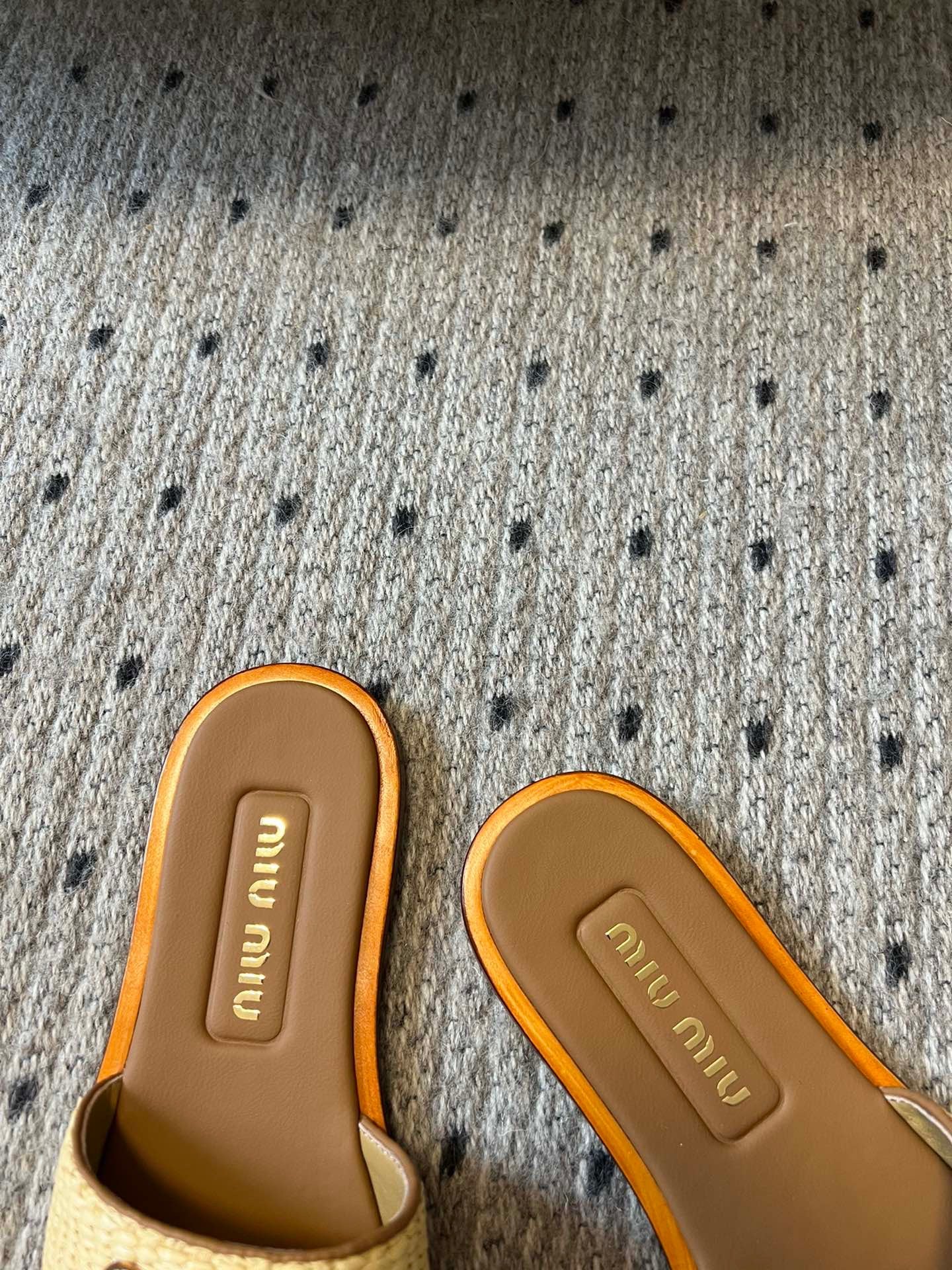 MIU M SLIDES