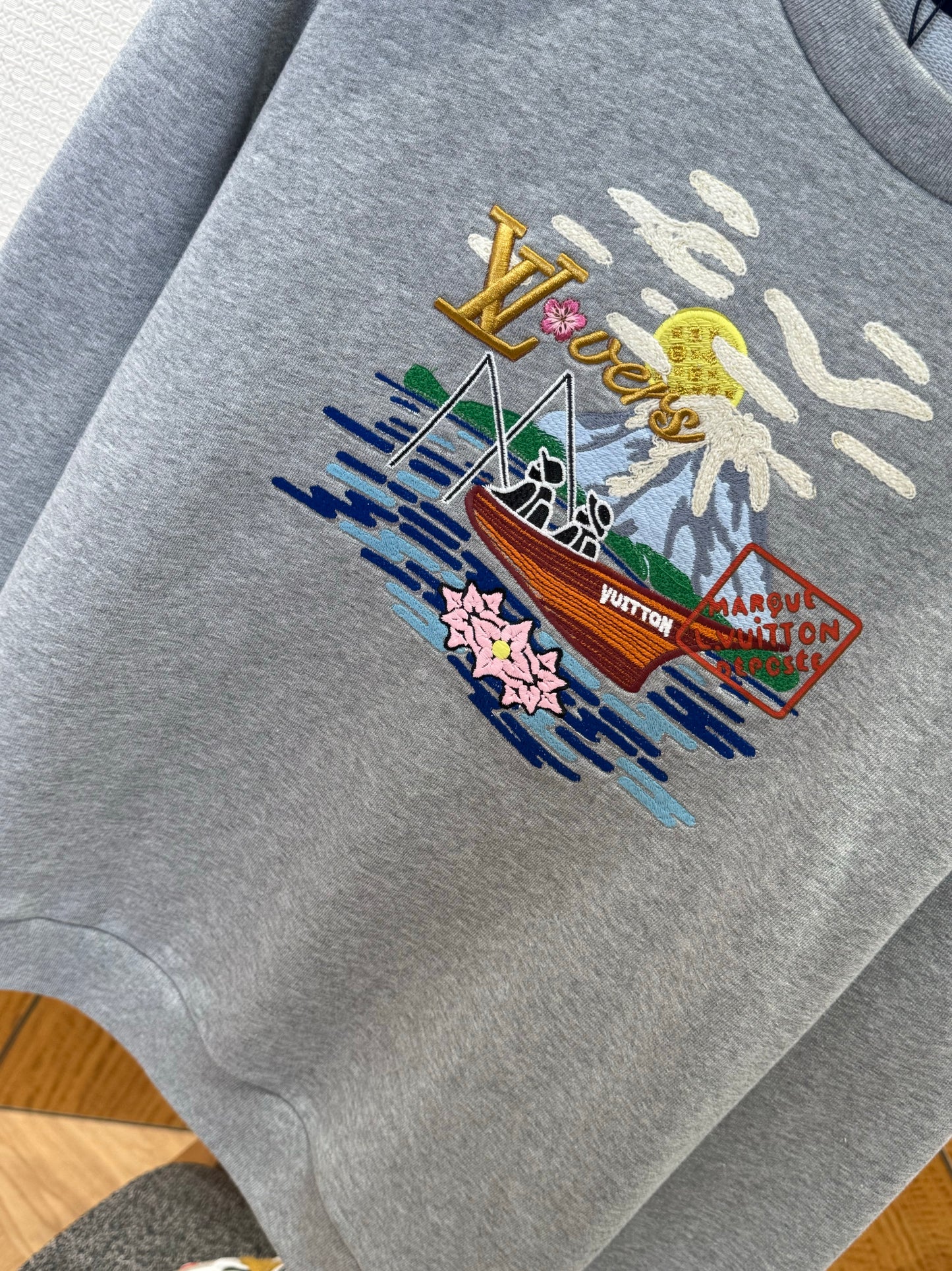 LOU SWEATSHIRT