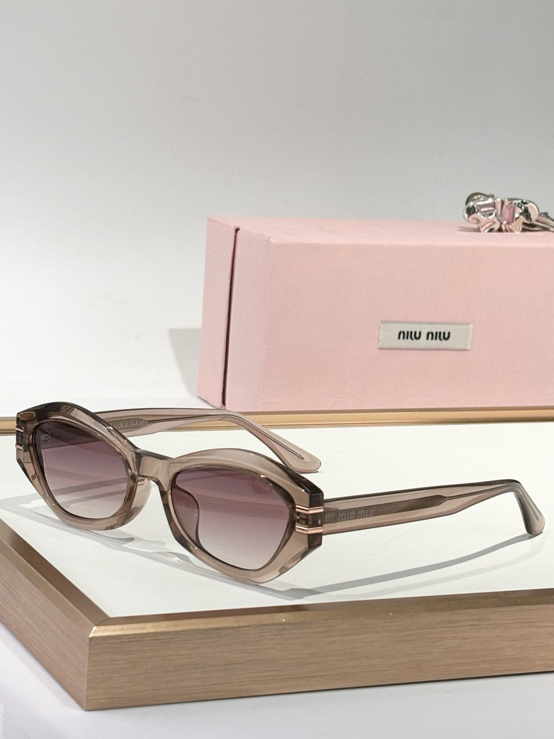 MIU M SUNGLASSES
