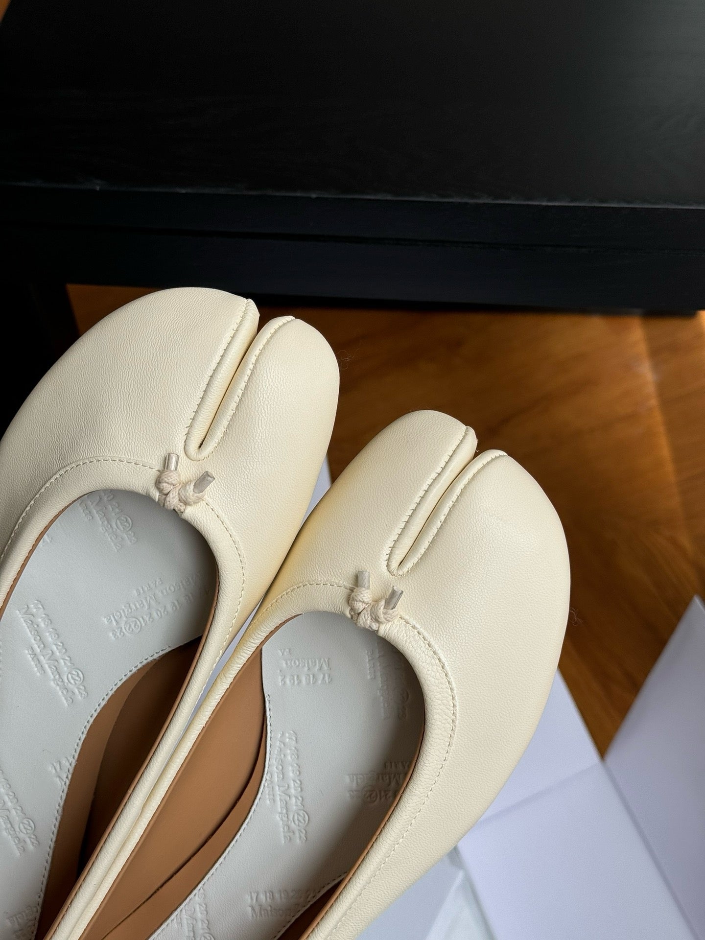 MAISON M TABI BALLET FLATS