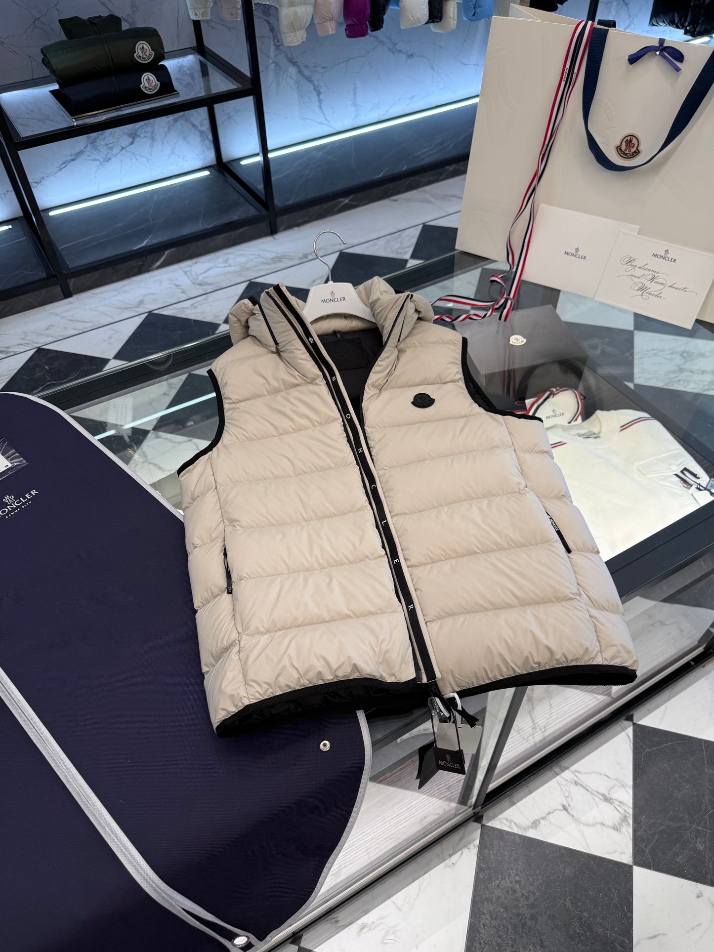 MONC VALMASQUE VEST