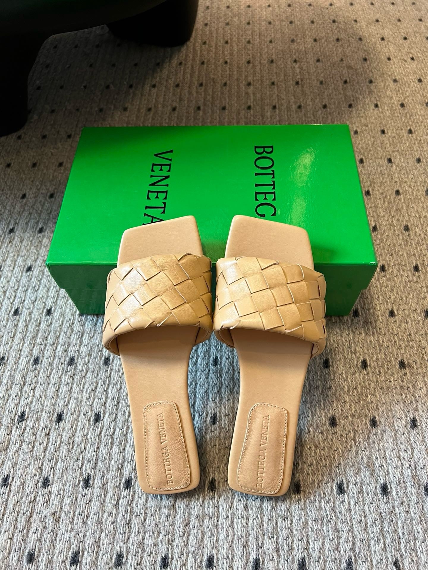 BOTT V SANDALS