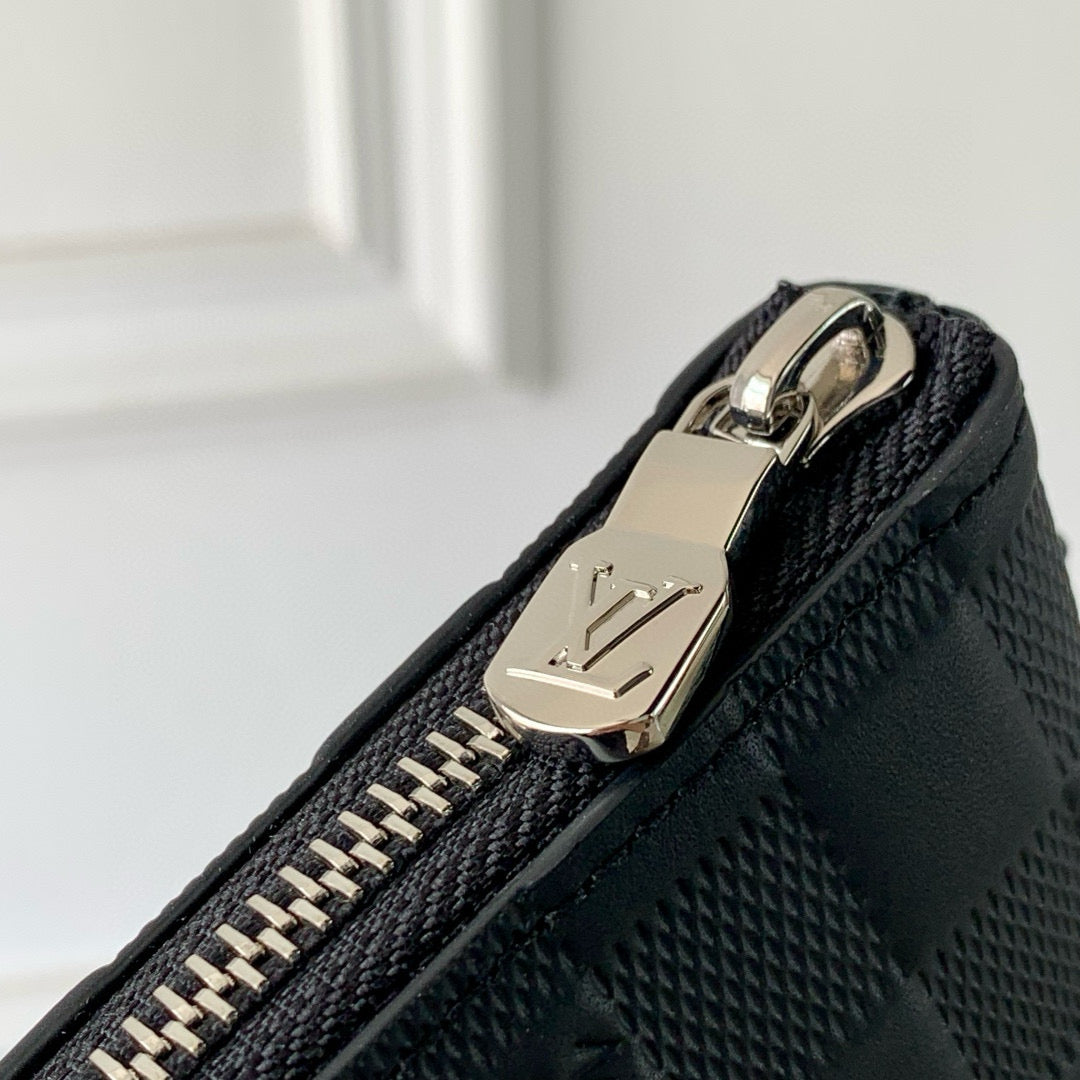 LOU TAKEOFF POUCH