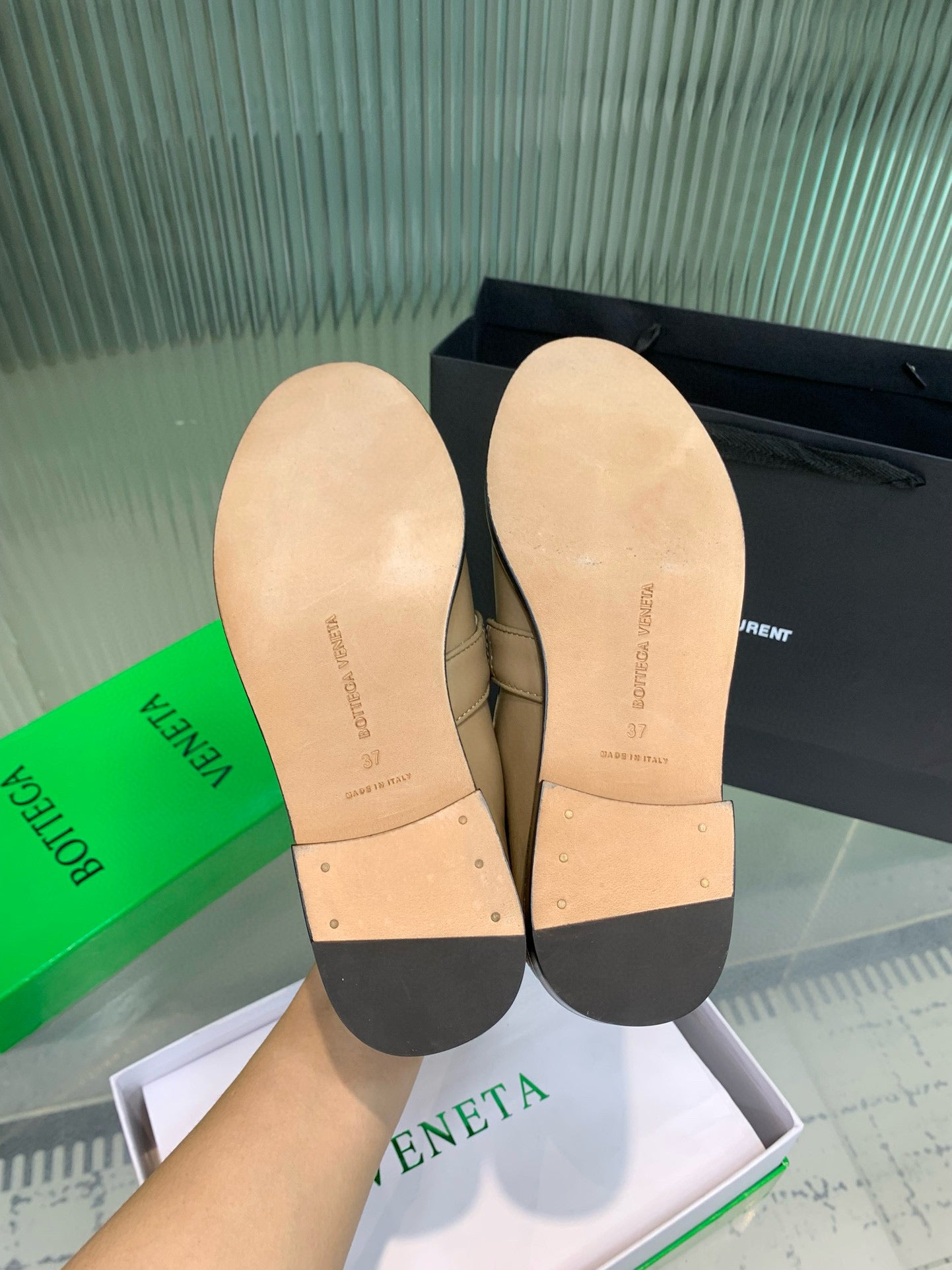 BOTT LOAFERS