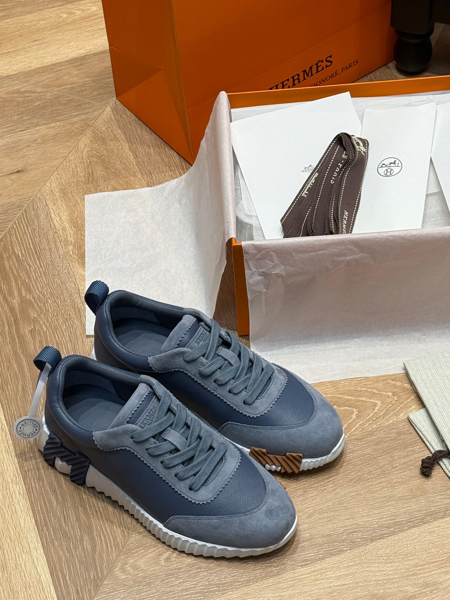 HERM BOUNCING SNEAKER
