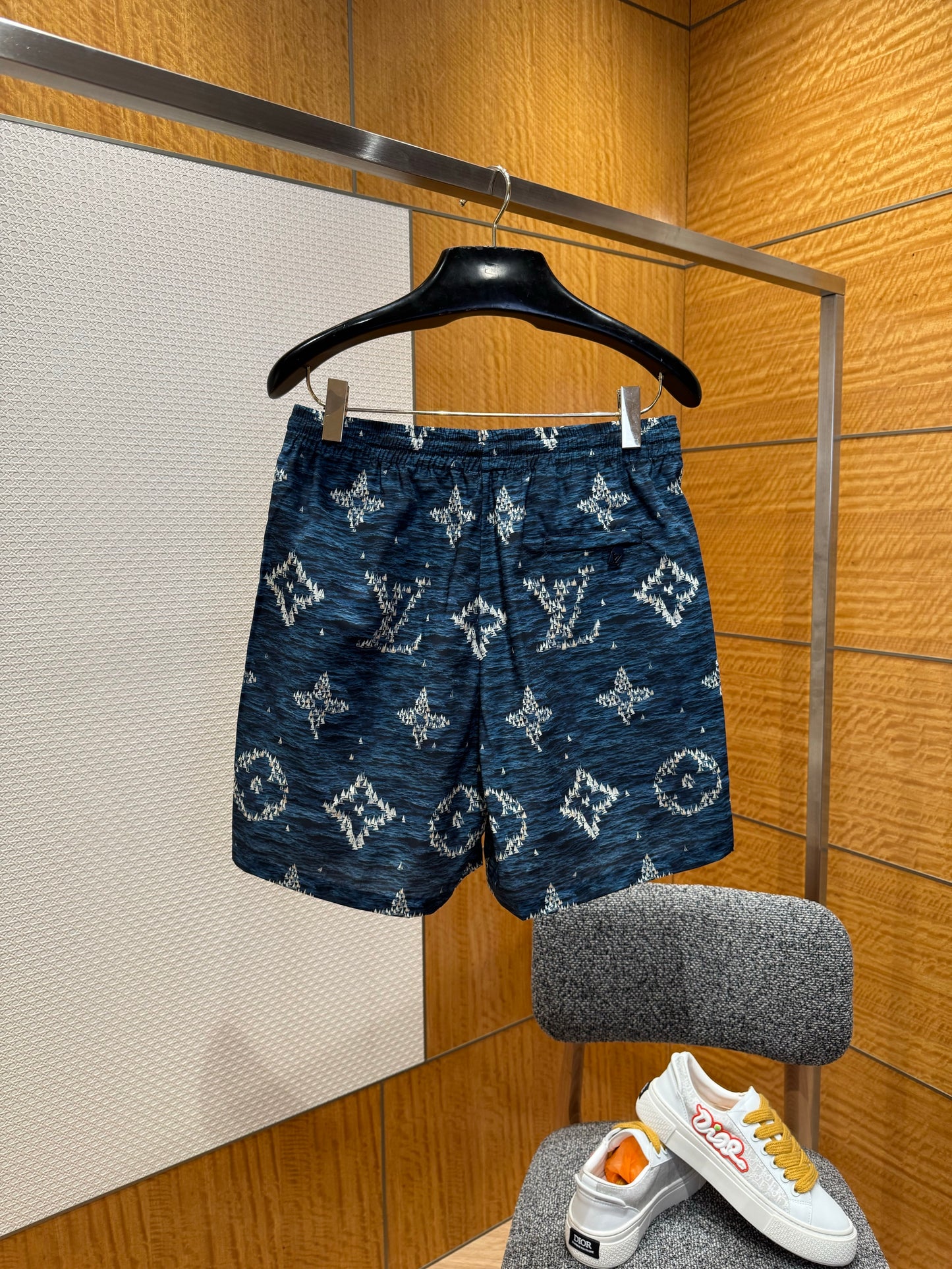 LOU SHORTS