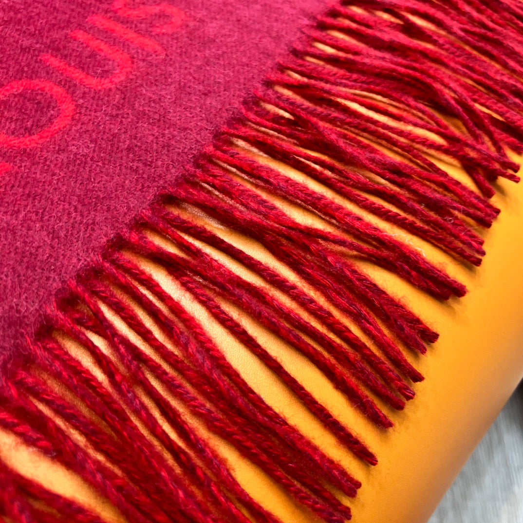 LOU SCARF