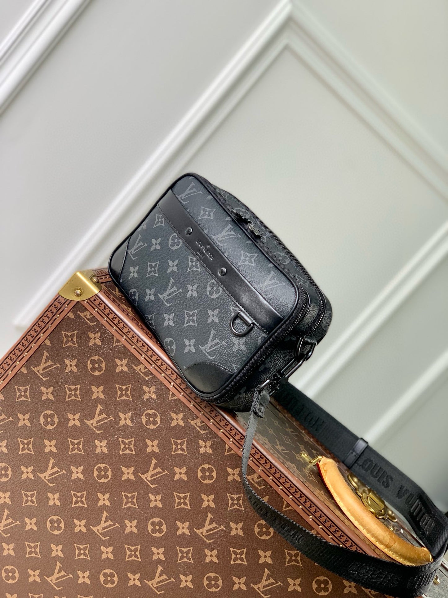 LOU ALPHA MESSENGER BAG