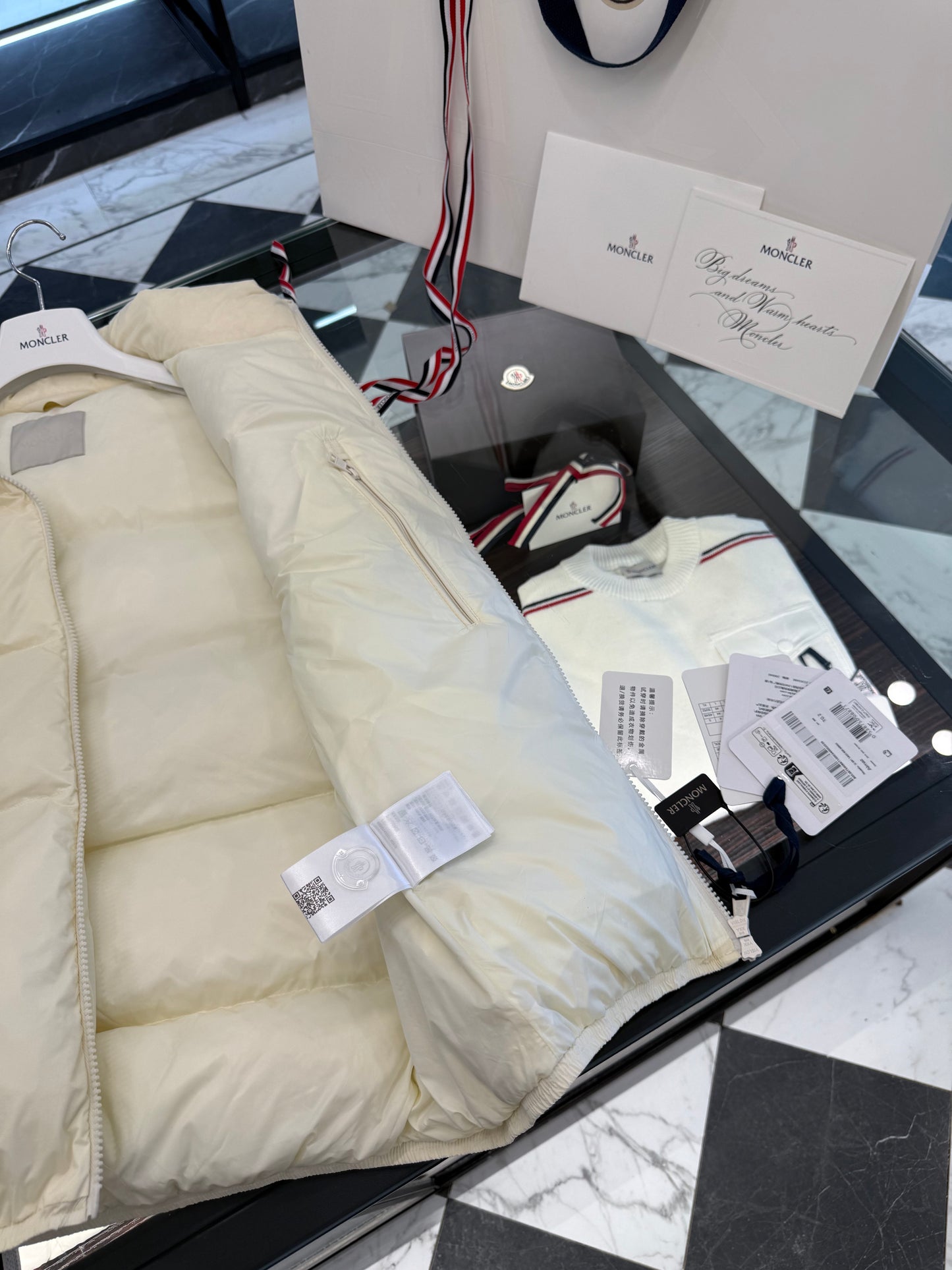 MONC ALMAZ VEST