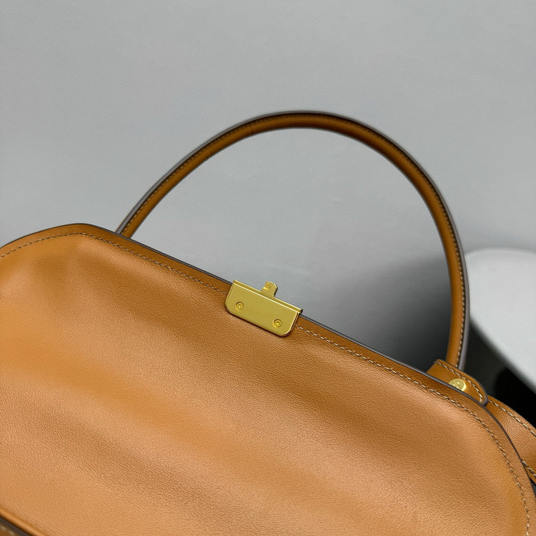 MIU M SHOULDER BAG