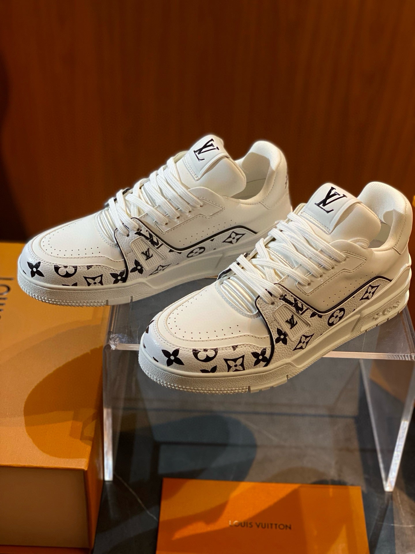 LOU TRAINERS
