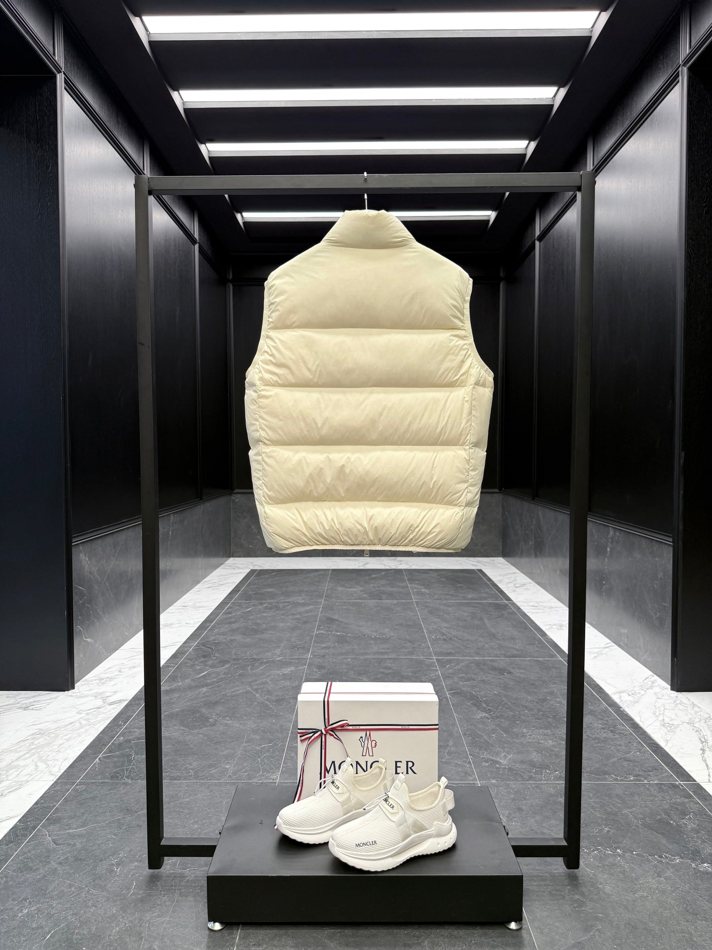 MONC ALMAZ VEST